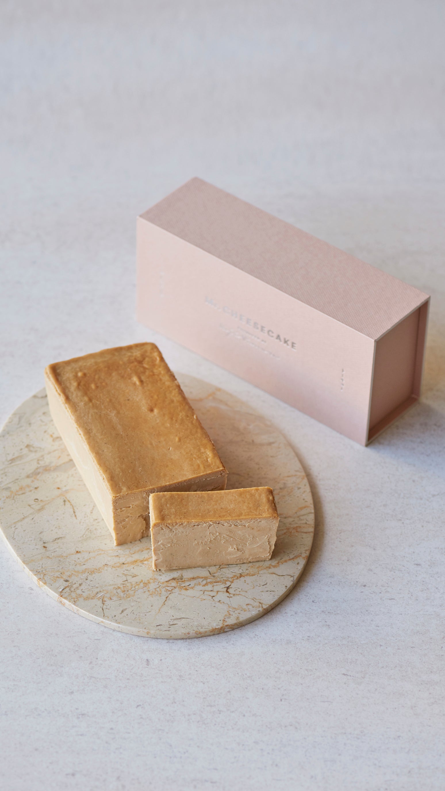 DACQ CHEESE CREAM SANDWICH Classic & Mr. CHEESECAKE Milk Tea